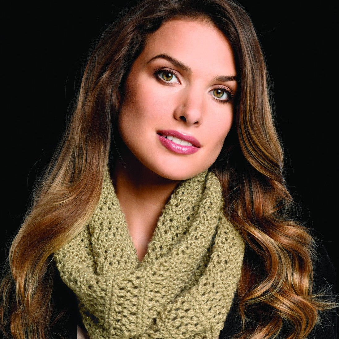 Lace Cowl Knitting Pattern in Panda Magnum Glimmer 8 Ply