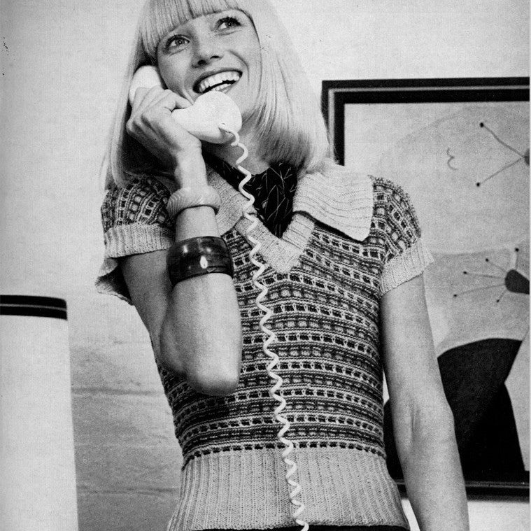 Vintage 1974 V Neck Jumper Knitting Pattern in Patons Bluebell 5 Ply