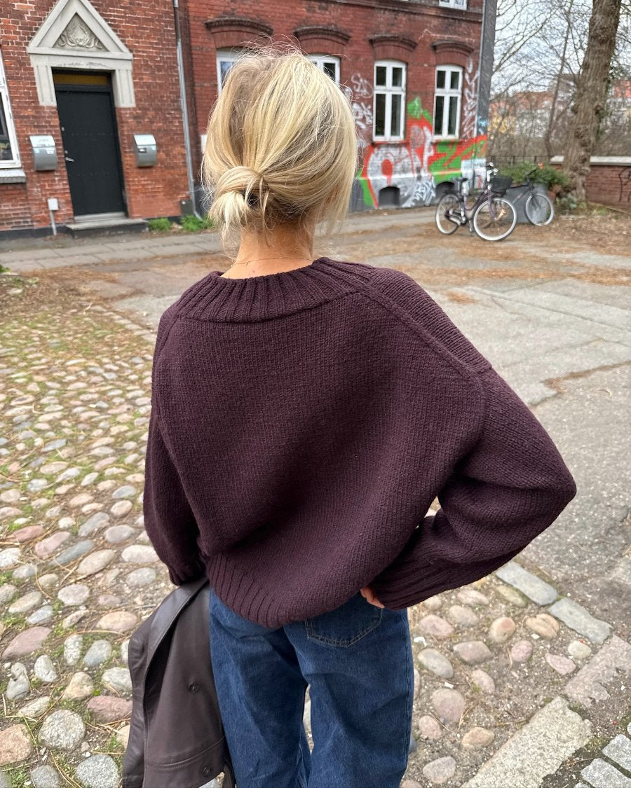 PetiteKnit Hannah Sweater V-neck, knitted sample