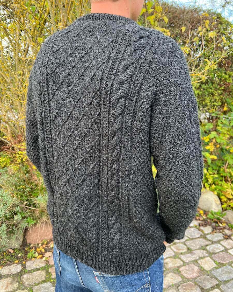 PetiteKnit Moby Sweater Man, knitted sample