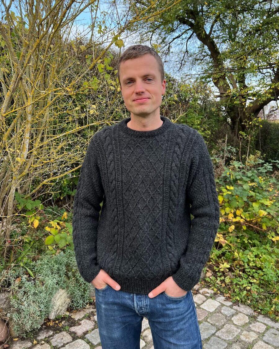 PetiteKnit Moby Sweater Man, knitted sample