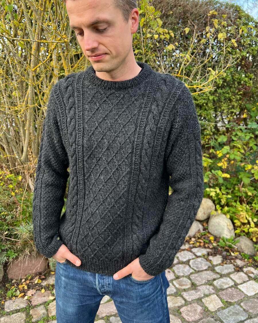 PetiteKnit Moby Sweater Man, knitted sample