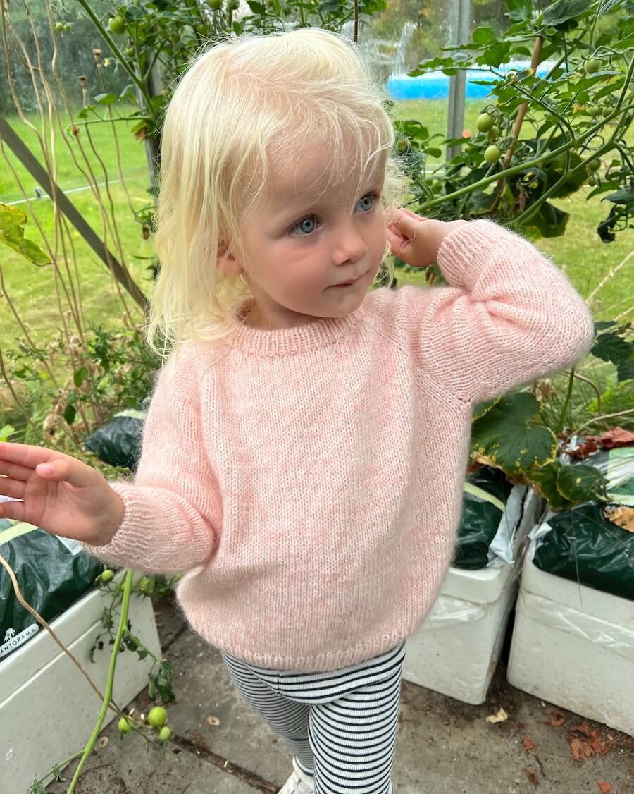 PetiteKnit Monday Sweater Junior, knitted sample