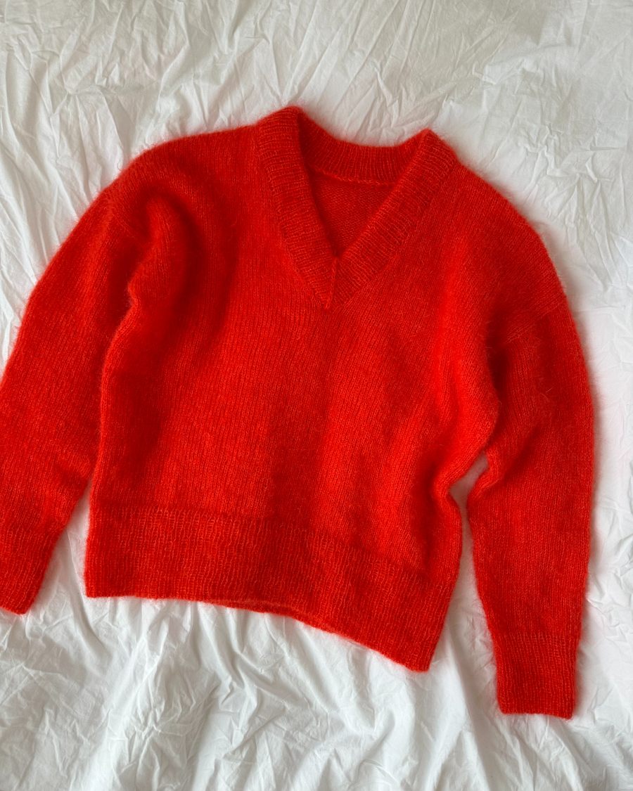 PetiteKnit Stockholm Sweater V-neck, knitted sample