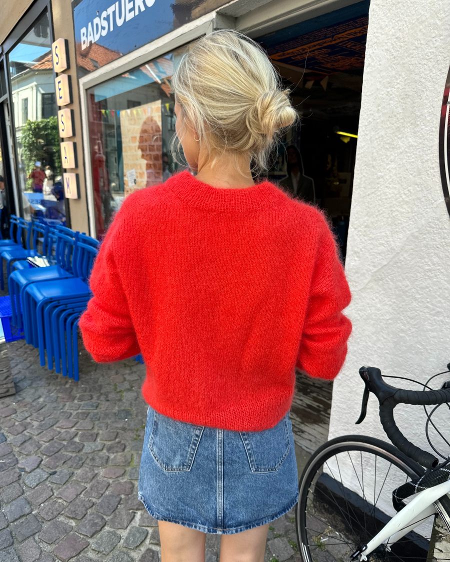 PetiteKnit Stockholm Sweater V-neck, knitted sample