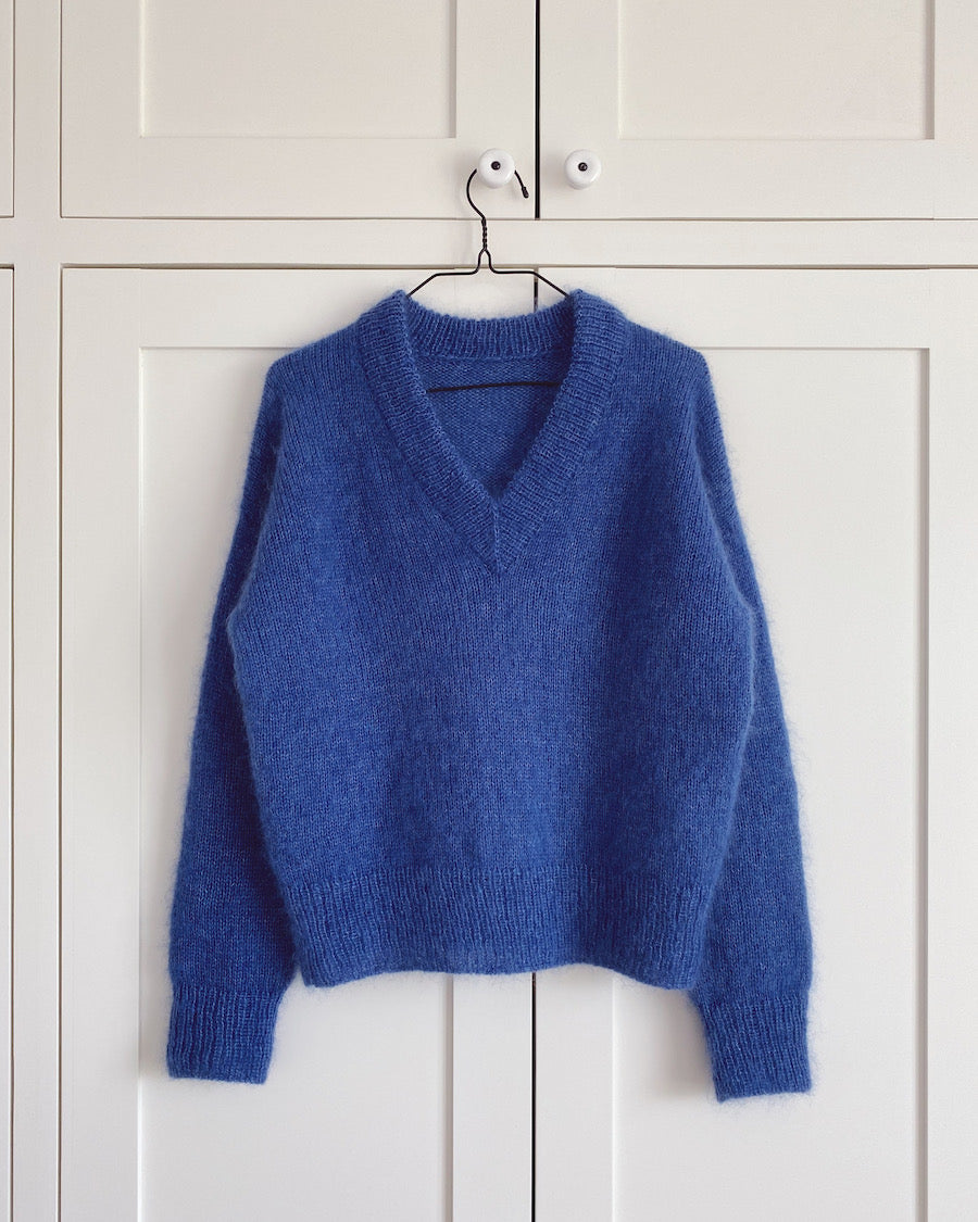 PetiteKnit Stockholm Sweater V-neck, knitted sample