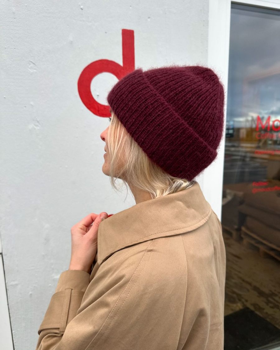 PetiteKnit Weekend Hat, knitted sample